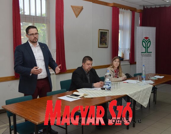 Juhász Bálint, Kerekes Zoltán és Boros Karolina Bácsfeketehegyen (Lakatos János felvétele) Juhász Bálint, Kerekes Zoltán és Boros Karolina Bácsfeketehegyen (Lakatos János felvétele)