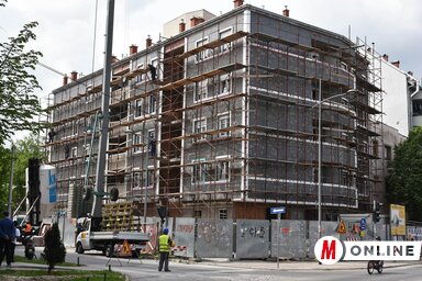 A hátrányos anyagi helyzetű családok számára a Kiszácsi utcában épülő szolidáris lakások május végére elkészülnek ugyan, az átadásukra azonban várni kell majd egy ideig (Ótos András felvétele)