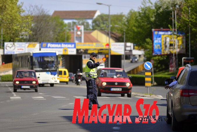 A Pátria Szállodánál szinte egész nap torlódás van (Fotó: Molnár Edvárd) A Pátria Szállodánál szinte egész nap torlódás van (Fotó: Molnár Edvárd)