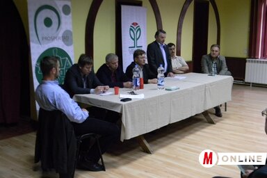 Az óbecsei lakossági fórum (Fehér Rózsa felvétele)