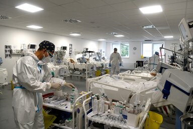 A Köztársasági Egészségbiztosítási Alap sürgős beszerzései a jelek szerint messze nem voltak transzparensek (Fotó: Nova S)