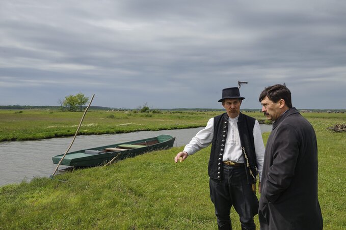 Áder János államfő Rózsa Péter biogazdálkodó társaságában (Fotó: MTI)