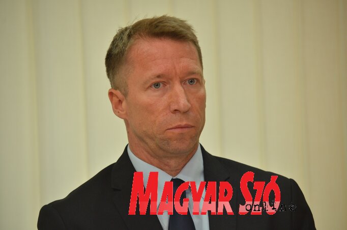Ladóczki Gyula: Azokon a szavazóhelyeken, ahol megismétlik a voksolást, több mint 15 ezer polgár rendelkezik szavazati joggal (Molnár Edvárd felvétele) Ladóczki Gyula: Azokon a szavazóhelyeken, ahol megismétlik a voksolást, több mint 15 ezer polgár rendelkezik szavazati joggal (Molnár Edvárd felvétele)
