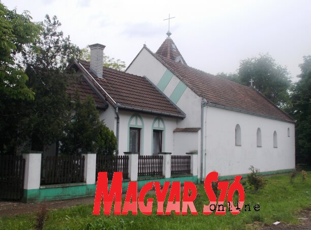 A Szent Rozália Szűz templom épülete hátulról (Máriás Endre felvétele) A Szent Rozália Szűz templom épülete hátulról (Máriás Endre felvétele)