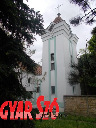 A Szent Rozália Szűz templom tornya (Máriás Endre felvétele) A Szent Rozália Szűz templom tornya (Máriás Endre felvétele)