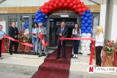 A megnyitó ünnepélyes pillanata (Fotó: Fekete J. József)