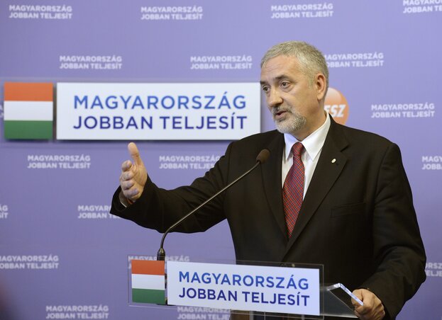 Halász János: Magyarország az elmúlt húsz évben nem állt ilyen súlyú döntés előtt (MTI-fotó)