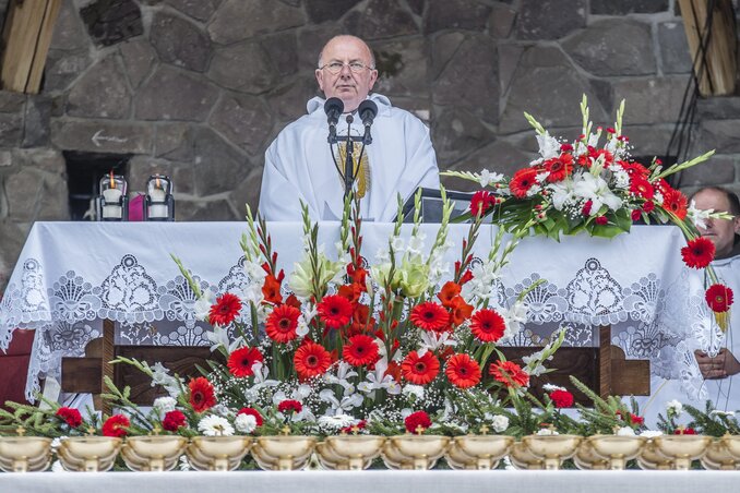 Csintalan László a csíksomlyói búcsún tartott szentmisén (Fotó: MTI – Mohai Balázs) Csintalan László a csíksomlyói búcsún tartott szentmisén (Fotó: MTI – Mohai Balázs)