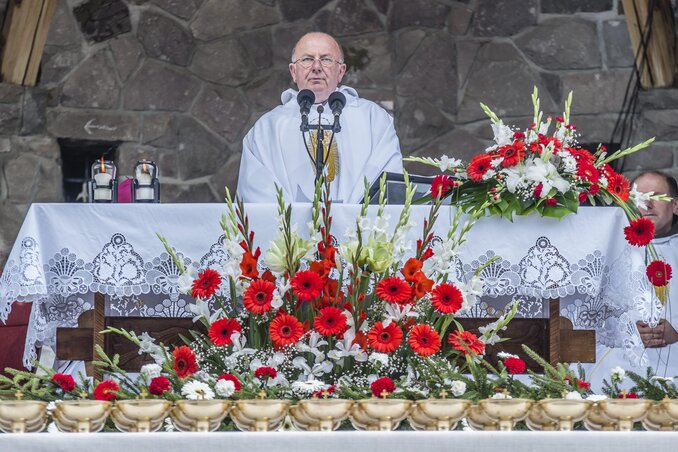 Csintalan László a csíksomlyói búcsún tartott szentmisén (Fotó: MTI – Mohai Balázs)