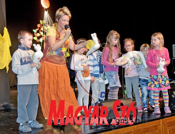 A zentai óvodások nagyon élvezték a Cimbora Együttes koncertjét (Fotó: Gergely Árpád)