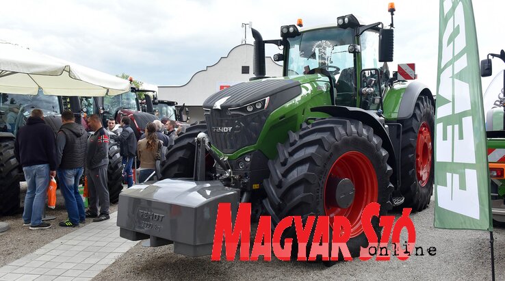 Az év traktorává nyilvánított 500 lóerős Fendt traktor (Fotó: Ótos András)