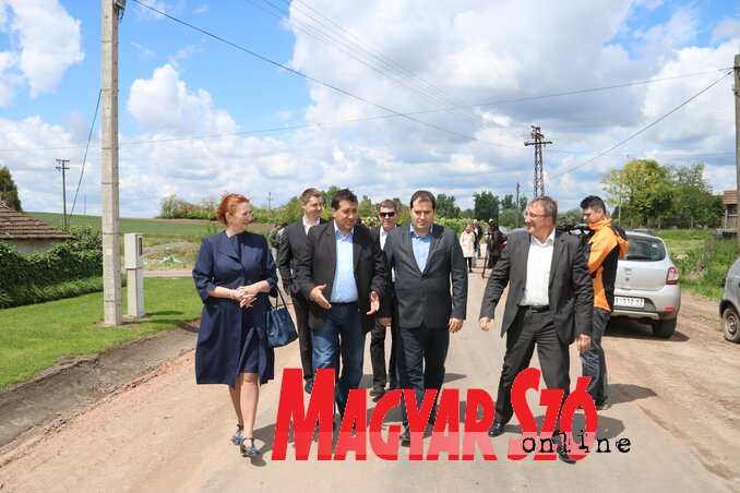 A kispiaci új úton Milica Maljković, Szarapka Ede, Fejsztámer Róbert és Dr. Nyilas Mihály (Puskás Károly felvétele)