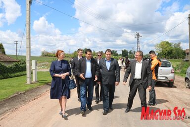 A kispiaci új úton Milica Maljković, Szarapka Ede, Fejsztámer Róbert és Dr. Nyilas Mihály (Puskás Károly felvétele)