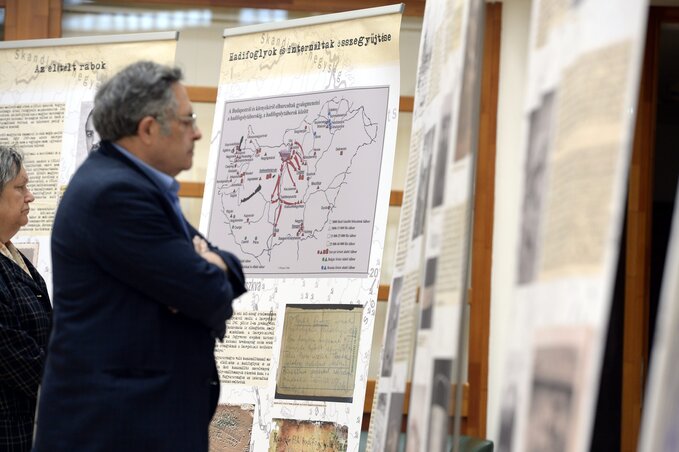 A Gulág-emlékév keretében rendezett, A Magyarok a Szovjetunió táboraiban 1944–1956 című vándorkiállításon térképek, korabeli dokumentumok és fényképek mutatják be az elhurcoltak életkörülményeit, sorsát (Fotó: MTI)