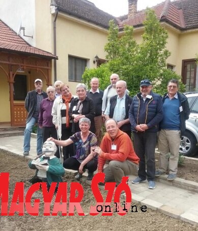 A résztvevők egy csoportja az Olvasó Gutenberg kabalával A résztvevők egy csoportja az Olvasó Gutenberg kabalával