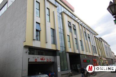 Egyelőre Rebrača kezében maradt az üzletház (Fekete J. József felvétele)