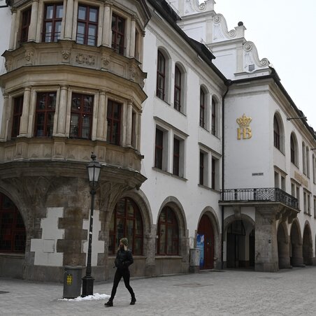 Németországban a lakóingatlanok ára 25–40 százalékkal felette van annak a szintnek, amelyen a szociodemográfiai és gazdasági mutatók szerint alakulnia kellene. Németországban a lakóingatlanok ára 25–40 százalékkal felette van annak a szintnek, amelyen a szociodemográfiai és gazdasági mutatók szerint alakulnia kellene.
