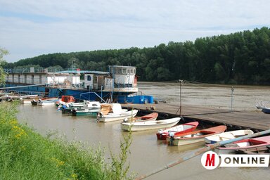 A Tiszavirág Kajak és Rekreációs Klub várja a fürdőzőket