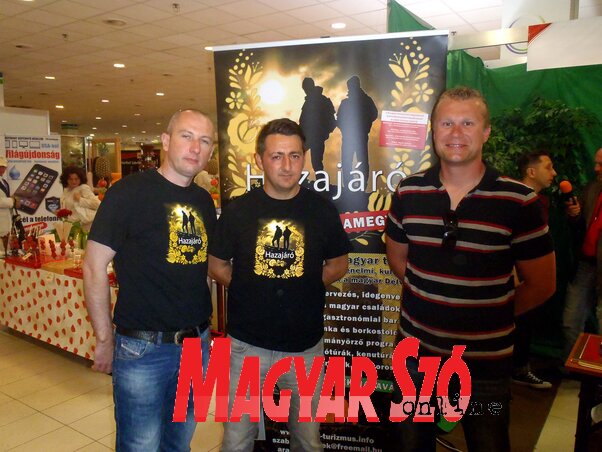 A Hazajárók szerkesztőségének a képviselői a Világtalálkozón