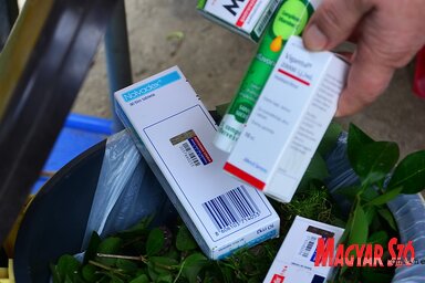 A veszélyes egészségügyi hulladékot, felhasználásra alkalmatlan gyógyszereket külföldi megsemmisítő üzemekbe kellene szállítani, erre azonban egyelőre nincs pénz. Java részük a városi szeméttelepen köt ki (Dávid Csilla illusztrációja)