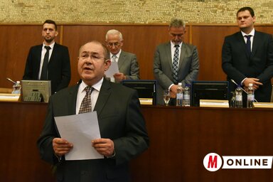 Pásztor – megválasztását követően – letette a hivatali esküt (Ótos András felvétele)
