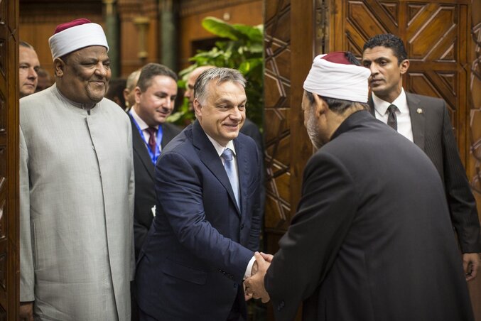 Orbán Viktor magyarországi látogatásra hívta Ahmad et-Tajjebet, az al-Azhar mecset nagysejkjét (Fotó: MTI)