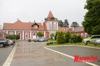 A kétszáz éves kastély köré íródik a falu története (Molnár Edvárd felvétele)