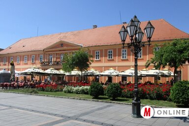 Többet politizáltak a teraszokon, mint a pártirodákban (Fotó: Fekete J. József)