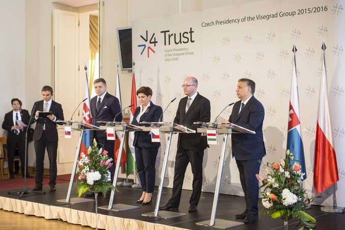 Orbán Viktor (jobbról), Bohuslav Sobotka, Beata Szydlo és Robert Fico (Fotó: MTI)