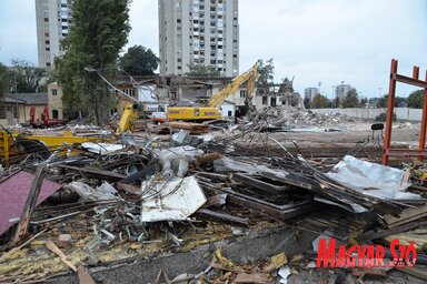 A Műszaki Kar új épülete összesen 29 000 négyzetméteres lesz, melyben tantermeket és irodahelyiségeket alakítanak ki az egyetemhez közeli vállalatok számára. Az építkezési munkálatok július végéig megkezdődnek