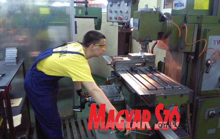 A CNC-marósok gyakorlati versenye (Csincsik Zsolt felvétele) A CNC-marósok gyakorlati versenye (Csincsik Zsolt felvétele)