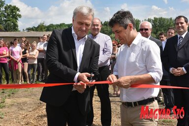 A tanműhely és bemutatóparcella ünnepélyes átadása Magyarkanizsán