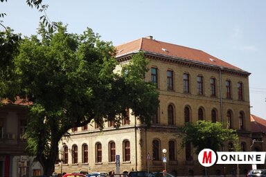 A tanüggyel se tanácsnoki, se segéd polgármesteri szinten nem foglalkozik senki: fotónkon a zombori gimnázium épülete (Fekete J. József felvétele)