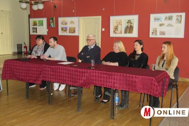 Jövő kedden fordulópontot sejtető előadást láthatunk. A fotó a darabbal kapcsolatban megtartott sajtótájékoztatón készült (Fotó: Albert Éva felvétele)