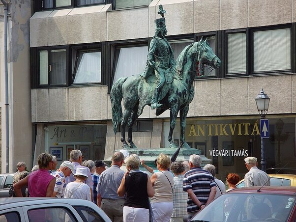 Hadik lovaszobra a Budai Várnegyedben