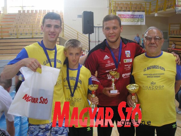 A torna legjobbjai, Zörgő Iván, Zónai Zsolt és Stipo Kopljar Molnár Miklóssal, a torna fő szervezőjével