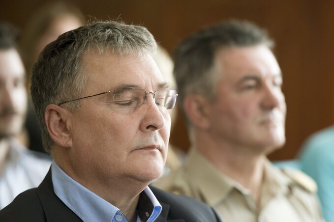 Juhász Ferenc és Fapál László az ítélet indoklását hallgatja (Forrás: MTI)