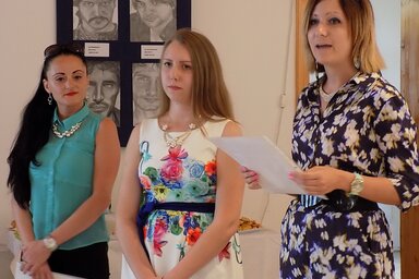 Konc Alexandra két méltatója között