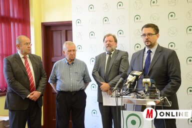 Pásztor István, prof. emeritus Somogyi Sándor, prof. dr. Nagy Imre és Juhász Bálint (Molnár Edvárd felvétele)