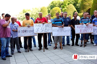 Az Aleksa Šantić dolgozóinak tiltakozása (Fotó: Fekete J. József)