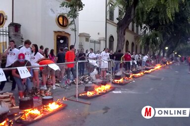 Huszadik éve hosszú sorokban rotyog a halászlé a zombori halünnepen (Fotó: Fekete J. József)