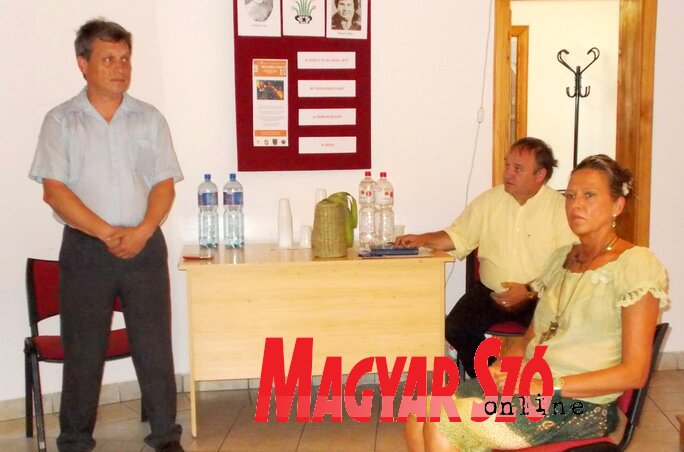 Perpauer Attila, Csuka Pál és Gruber Mónika az összejövetelen (Máriás Endre felvétele) Perpauer Attila, Csuka Pál és Gruber Mónika az összejövetelen (Máriás Endre felvétele)
