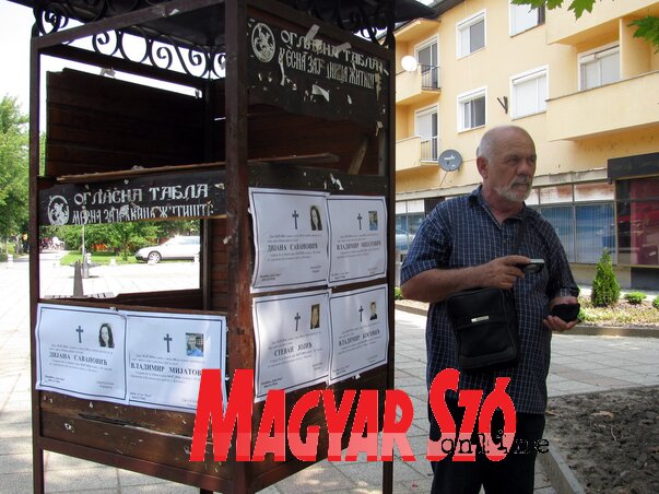 A gyászjelentések 2 (Fotó: Kecskés István) A gyászjelentések 2 (Fotó: Kecskés István)