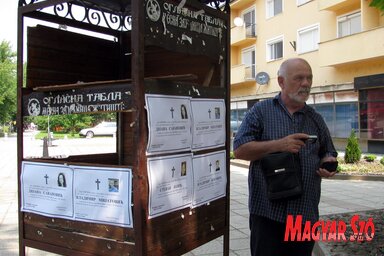 A gyászjelentések 2 (Fotó: Kecskés István)