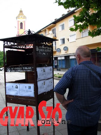 A gyászjelentések 1 (Fotó: Kecskés István) A gyászjelentések 1 (Fotó: Kecskés István)