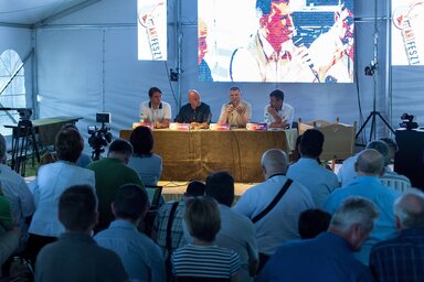 Gubik László, a rendezvény főszervezője, Menyhárt József, Kövér László és Potápi Árpád (Fotó: MTI)