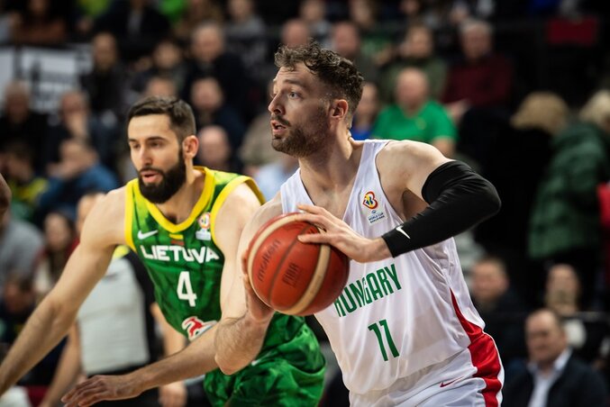 Benke Szilárdék egyetlen negyeden át tartották a lépést a litvánokkal (Fotó: FIBA) Benke Szilárdék egyetlen negyeden át tartották a lépést a litvánokkal (Fotó: FIBA)