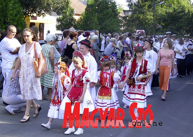 Pillanatfelvétel egy korábbi, Illés-napi felvonulásról (Góbor Béla felvétele) Pillanatfelvétel egy korábbi, Illés-napi felvonulásról (Góbor Béla felvétele)