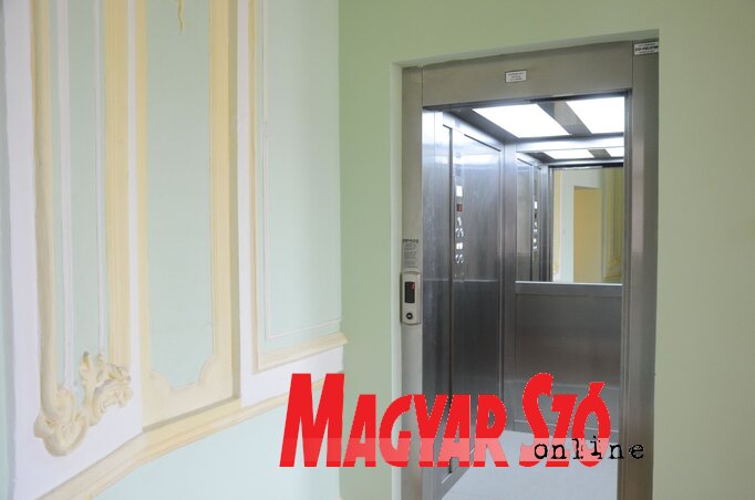 Az építkezés első fázisában már elkészült a lift (Molnár Edvárd felvétele) Az építkezés első fázisában már elkészült a lift (Molnár Edvárd felvétele)