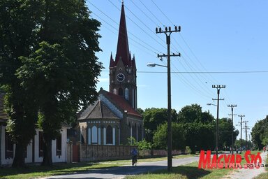 A falu temploma (Ótos András felvétele)